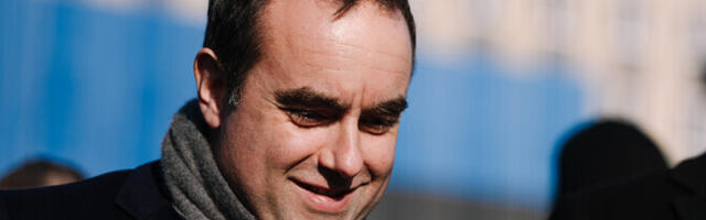 Премьер-министр Франции Себастьен Лекорню подал в отставку