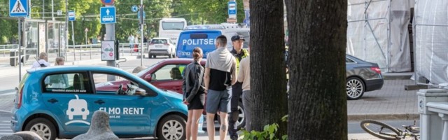 ФОТО | В самом центре Таллинна автомобиль сбил велосипедиста-подростка