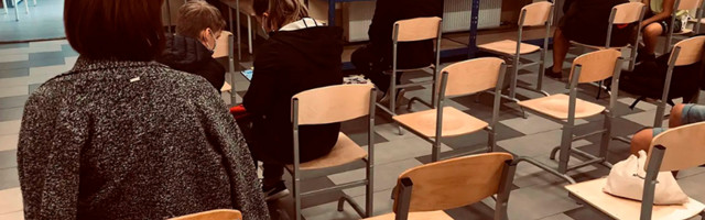 Отказывающиеся от вакцины и теста школьники - на карантин