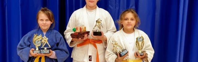 Нарвские молодые дзюдоистки завоевали пять медалей на Elva Open