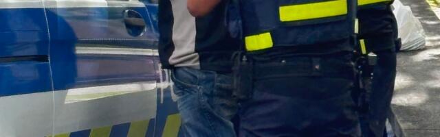 ФОТО | ЧТО ПРОИСХОДИТ? Трезветь пришлось стремительно:  в центре Нарвы  в  разгар дня произошло задержание