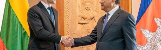 Глава МИД обсудил с вице-премьером Камбоджи безопасность и помощь Украине