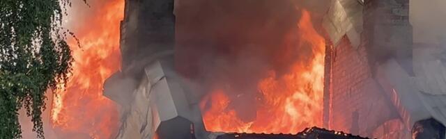 ФОТО И ВИДЕО | В Копли горит заброшенный дом