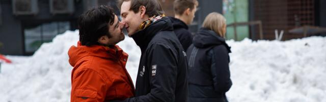 ЦЕЛУЙ ПРИ ВСЕХ ⟩ Жители Тарту покажут всей Эстонии, как надо целоваться: приедет даже Кончита Вурст