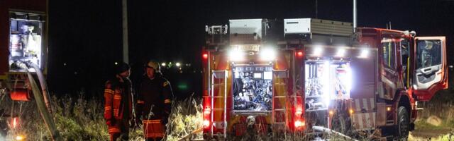 При пожаре в жилом доме местные жители вынесли из огня находившегося без сознания мужчину