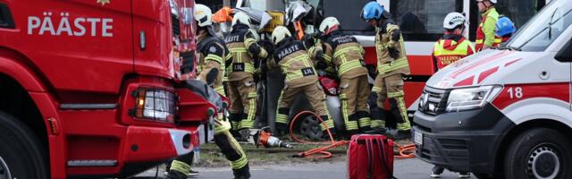 ФОТО и ВИДЕО | В Копли произошло серьезное ДТП с участием трамвая и автомобиля. В больницу доставили 7-летнего ребенка