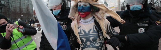 ХРОНИКА ДНЯ | Митинги за Навального более чем в 100 городах России, задержано 2000 участников, в Москве и Питере столкновения с ОМОНом