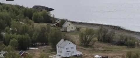 ВИДЕО | В Норвегии оползень снес в море целый поселок