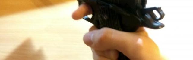 Требовал у диджея музыку. Нарвский пенсионер, угрожавший посетителям и сотрудникам бара пневматическим пистолетом, наказан условнно. 