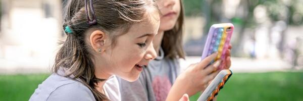 О чем пишет пресса: запрет соцсетей для детей, новостройки покупаются реже