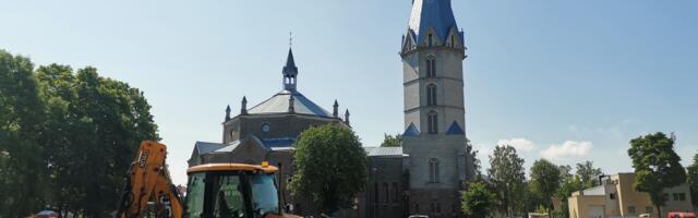 Возле нарвской Александровской церкви строят парковку на 2,5 тысячи кв. метров