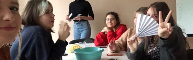 Во что играет молодежь?