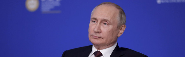 Путин рассказал, когда начнут смягчаться ограничения на въезд в Россию