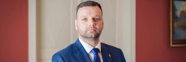 Министр благосостояния требует решения: 57 тысяч латвийских пенсионеров живут в среднем на 503 евро в месяц