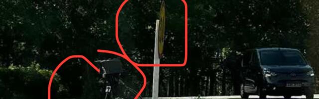 У Певческого поля водителей штрафуют „в спину“ — камера ловит сразу за знаком 30 км/ч