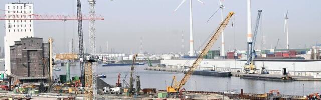 В порту Антверпена приостановлено судоходство из-за разлива нефти