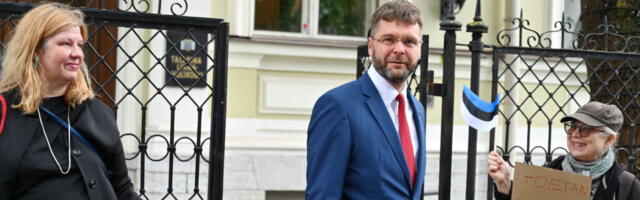 Вотум недоверия мэру Таллинна Евгению Осиновскому ожидаемо провалился