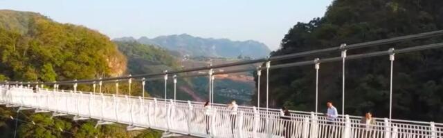 ВИДЕО | Во Вьетнаме достроили самый длинный в мире стеклянный мост