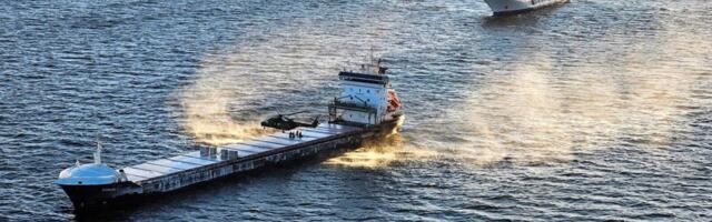 Подозреваемое в обрыве кабеля судно покинуло Финляндию под конвоем