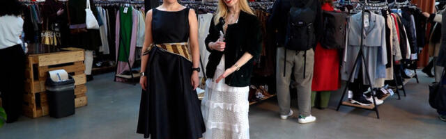 Стилисты показали, как собрать трендовые образы в секонд-хендах