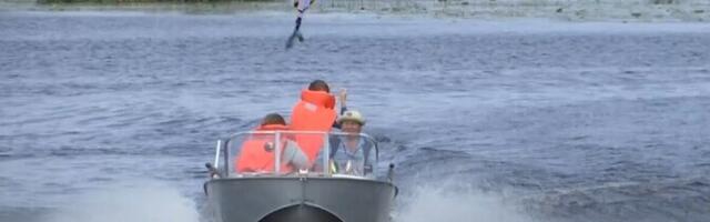 На Нарвском водохранилище с лодок запускали воздушных змеев