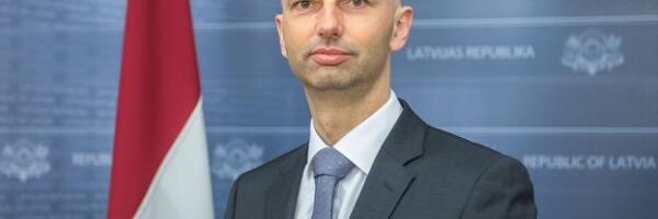 О чем пишет пресса: справятся ли самоуправления с социалкой, почему обвиняют только Цитсковскиса