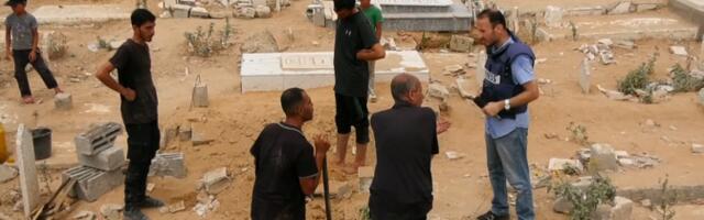 В секторе Газа местные жители не могут похоронить погибших родственников