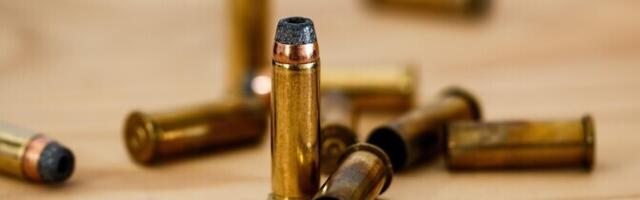 Гражданин РФ пытался провезти через латвийскую границу в Россию 10 000 патронов