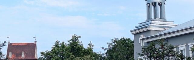 Мэр Нарвы Катри Райк: эстонский флаг на ротонду управы вернут к 20 августа