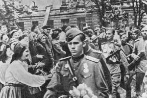 22 сентября 1944 года — Освобожденный Таллин утопал в цветах