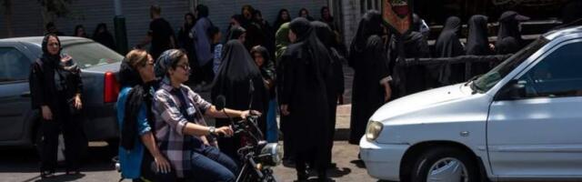 В Иране спорят о том, разрешать ли женщинам водить мотоцикл