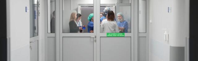 Pēc lietusgāzēm Stradiņa slimnīcā applūdusi nodaļa, pārvietoti 32 pacienti