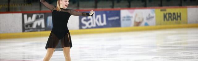 ФОТО: Нина Петрыкина вернулась на лед после долгой соревновательной паузы