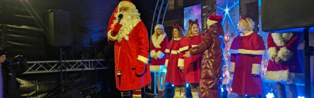 Йыулувана прибыл в Рождественскую деревню Нарвы на ретроавтомобиле