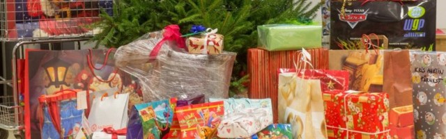 Жители Эстонии не намерены урезать траты на новогодние подарки