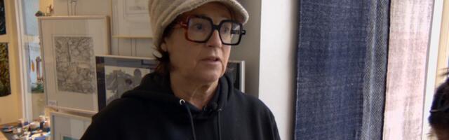 Актриса Городского театра украсила своими изделиями витрину магазина ручной работы