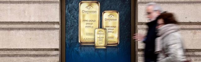 Цена на золото рухнула почти на 10%