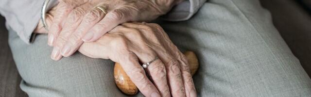 Выплата пособия одиноким пенсионерам возможна при соблюдении ряда условий