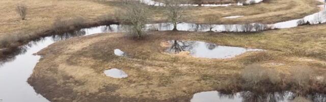 В этом году по лугам Соомаа на каноэ особо не покатаешься