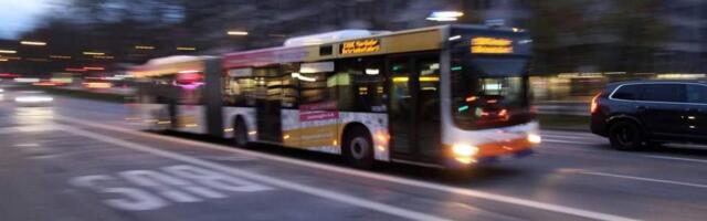 15-летний подросток в Германии угнал рейсовый автобус, чтобы отвезти подругу в школу