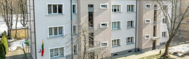 Модернизированный в Клайпеде многоквартирный дом стал хорошим примером для соседей:  привлекают и более красивый внешний вид здания, и лучшая энергоэффективность