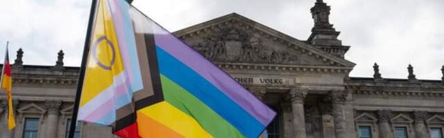 Депутатов бундестага обязали удалить радужные флаги из кабинетов