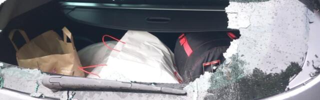 „Меня полностью обокрали!“ Неизвестный вор взламывает и обчищает автомобили на парковке у эстонского болота