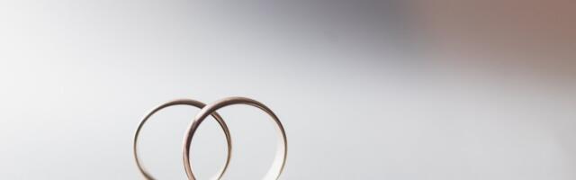 ЧИТАТЕЛЬ СПРАШИВАЕТ | Венчаны в церкви, но не зарегистрированы: кто наследует дом матери?