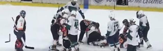 На хоккейном матче произошла массовая драка между латвийскими игроками и тренерами. В ходе конфликта звучали оскорбления на национальной почве