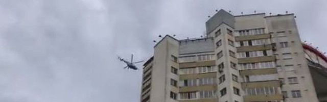 Лукашенко в разгар протестов прилетел в резиденцию на вертолете и с автоматом
