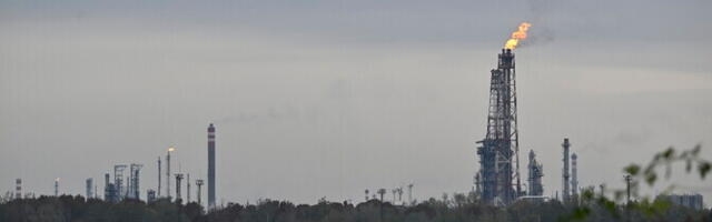 В Венгрии и Румынии произошли пожары на крупных нефтеперерабатывающих заводах