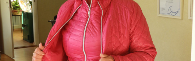 «Как хочу, так и одеваюсь!»: в нарвском супермаркете необычно одетую женщину обвинили в краже