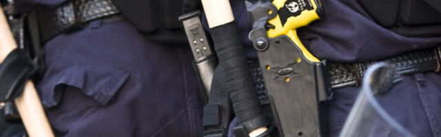 Пьяный мужчина на Балтийском вокзале размахивал ножом: полиция применила электрошокер