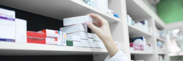 О чем пишет пресса: штраф за искусственное создание дефицита лекарств, дрова не подорожают